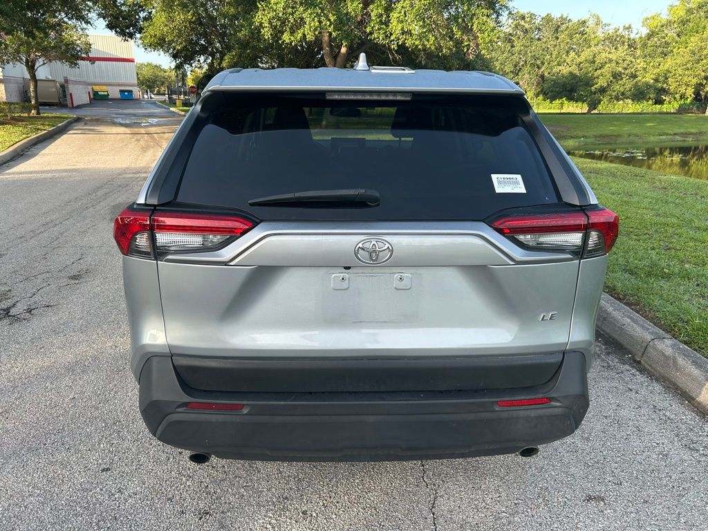 2022 Toyota RAV4 LE 4