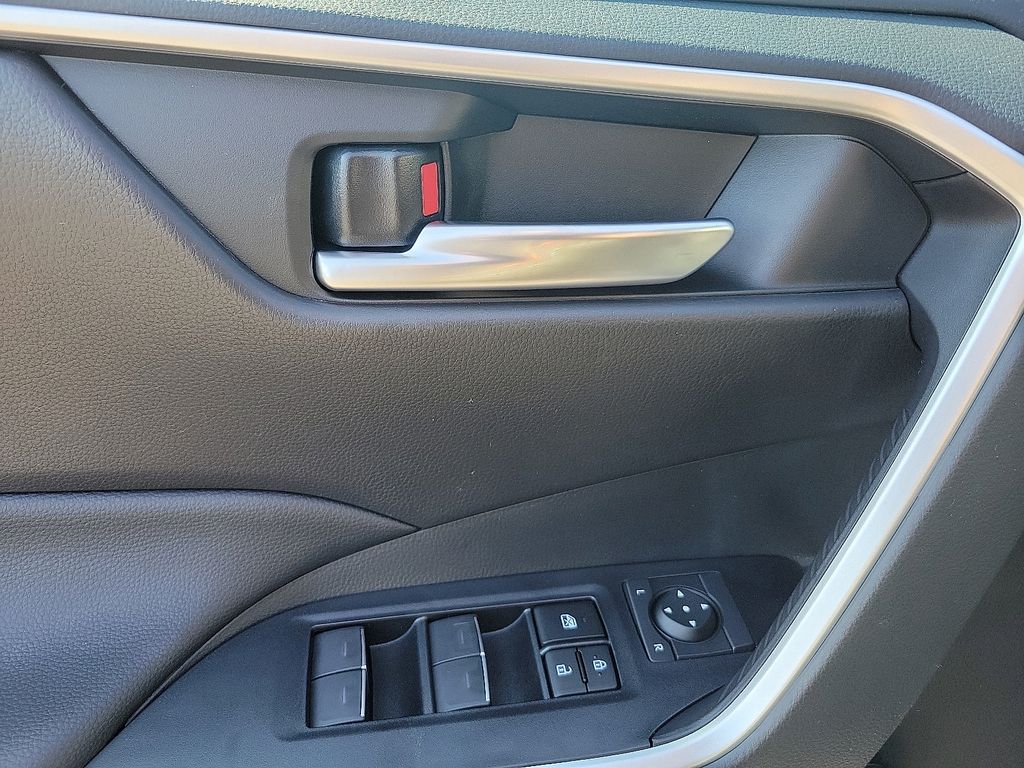 Thumbnail: 2025 Toyota RAV4 - 9