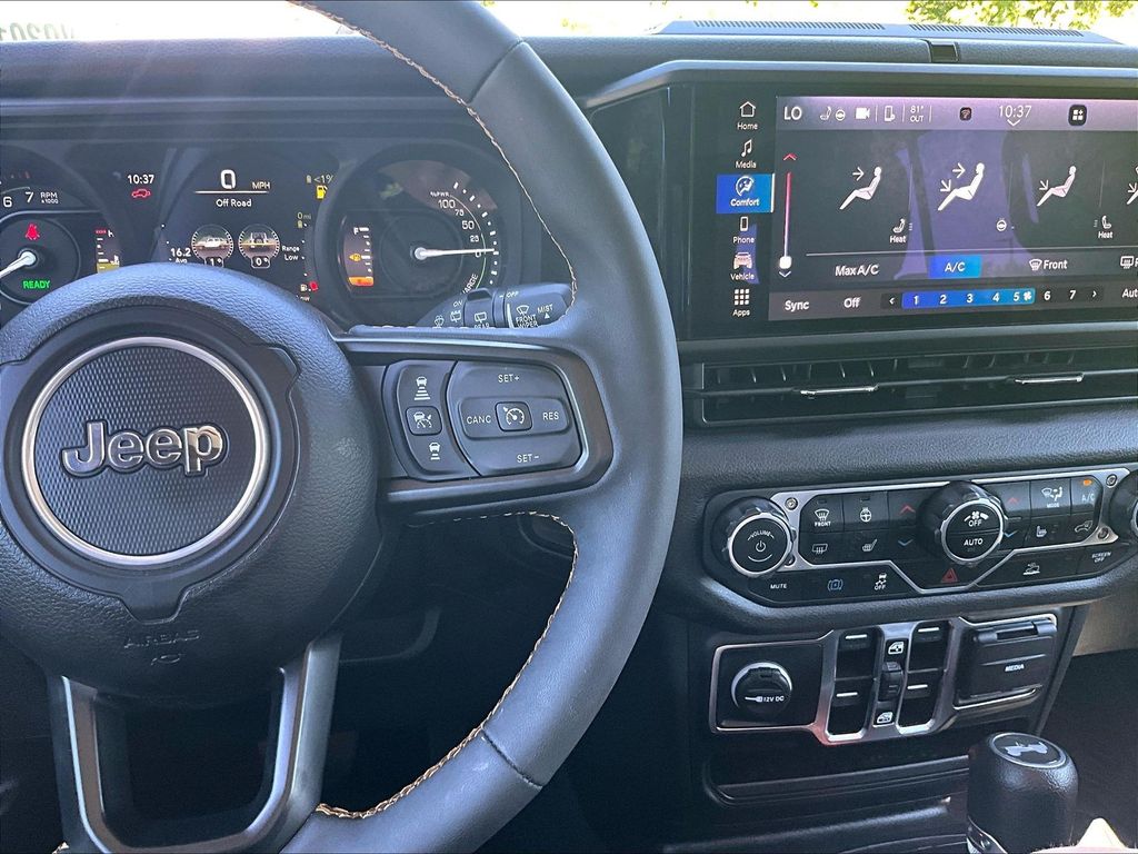 2024 Jeep Wrangler — photo 23