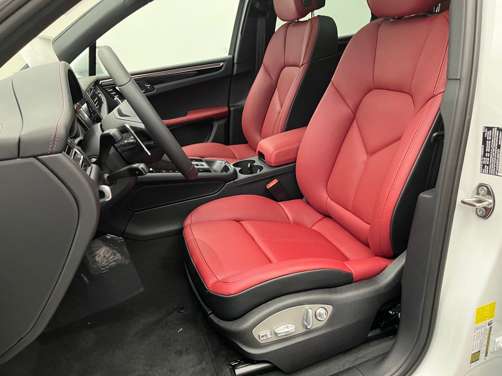 Thumbnail: 2026 Porsche Macan - 5