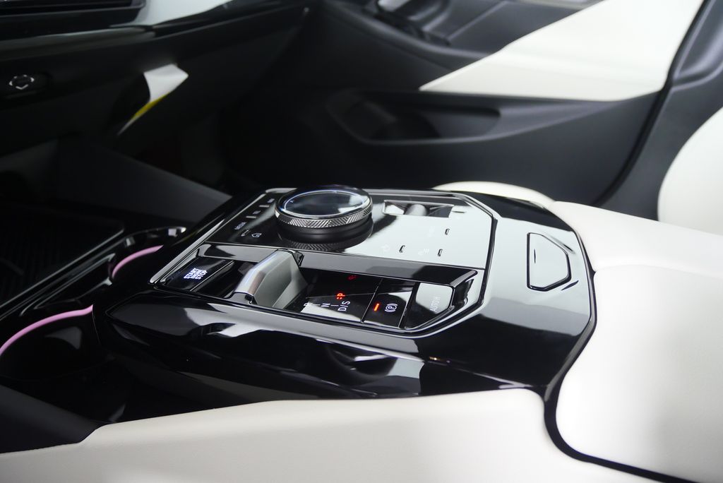 Thumbnail: 2026 BMW 5 Series - 23