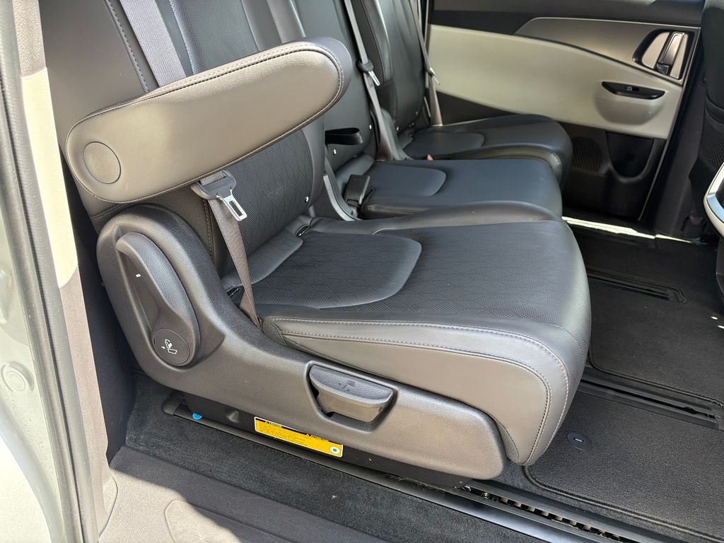 2022 Kia Carnival LXS