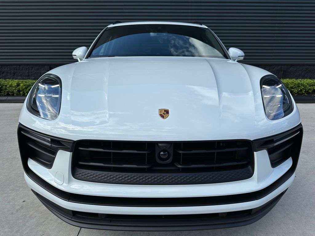 Thumbnail: 2026 Porsche Macan - 8