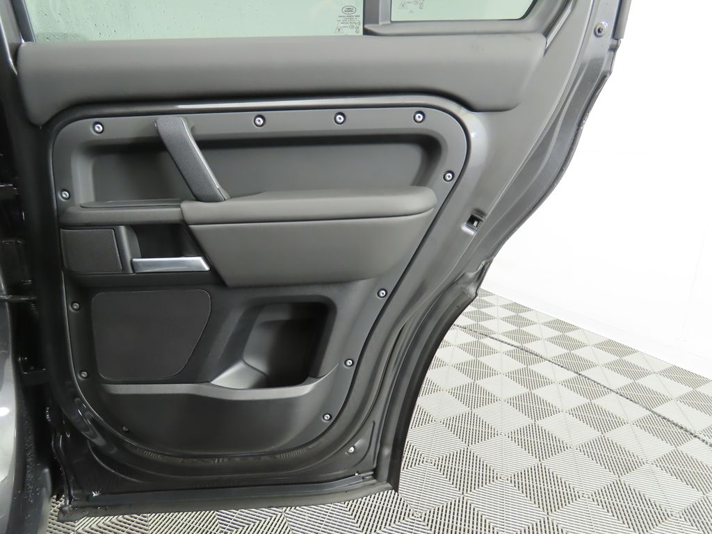 2025 Land Rover Defender 130 29