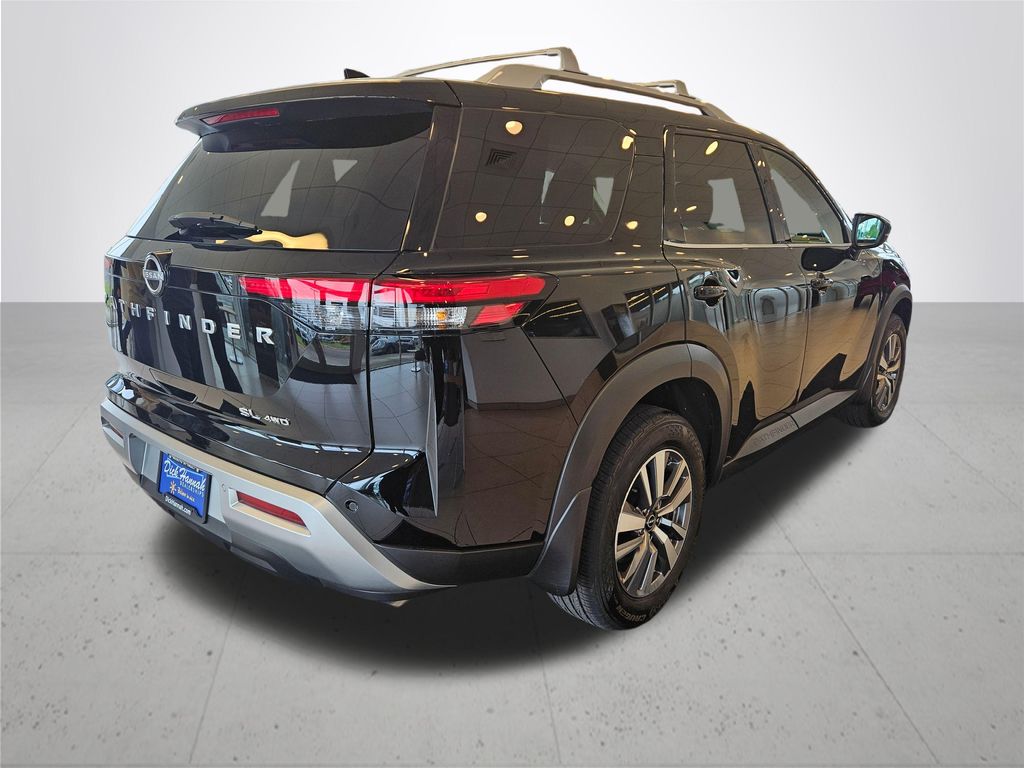 2025 Nissan Pathfinder SL