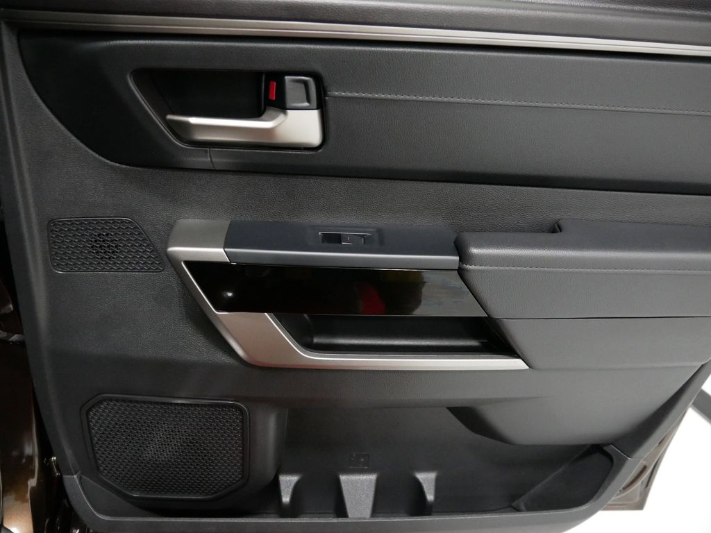 2025 Toyota Tundra Limited - Photo 26