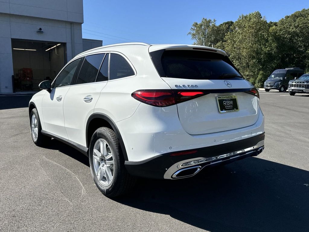 2025 Mercedes-Benz GLC GLC 300 6