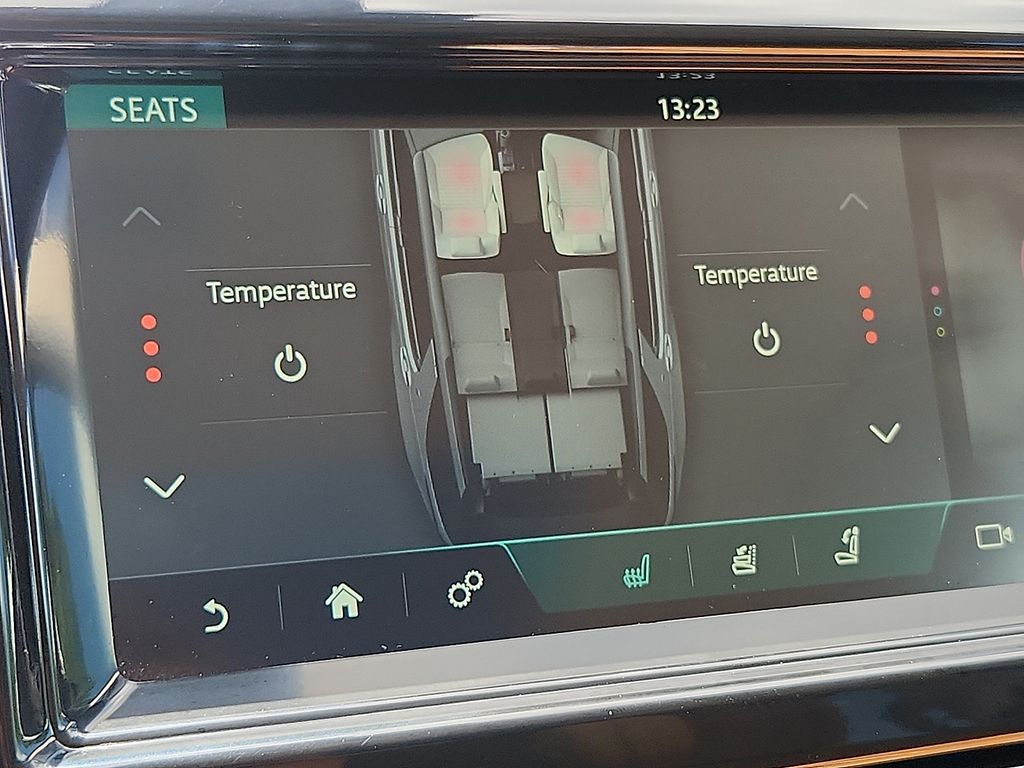 Thumbnail: 2020 Land Rover Discovery - 24