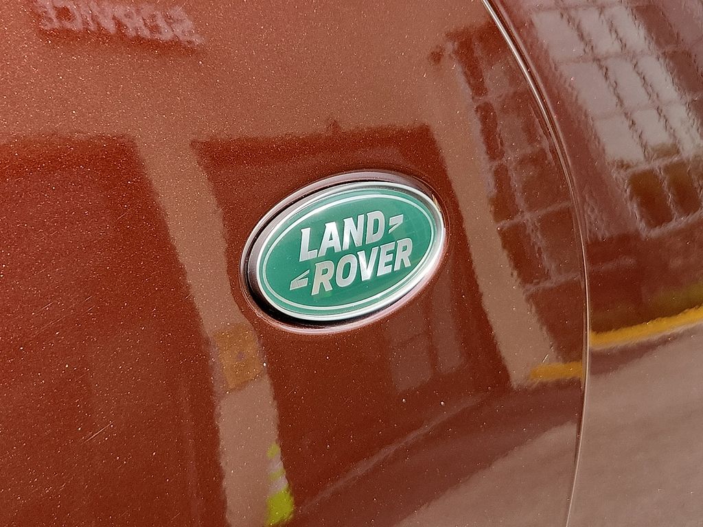 Thumbnail: 2026 Land Rover Discovery - 32