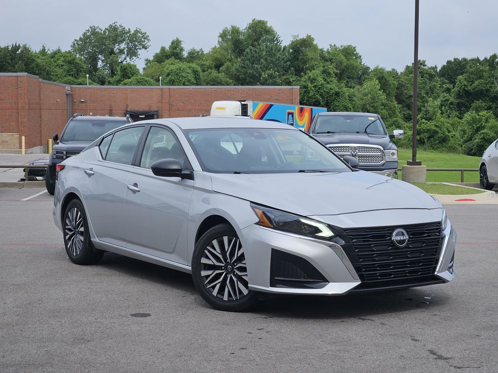 Brilliant Silver Metallic 2024 Nissan Altima Sedan Front-Wheel Drive Continuously Variable Transmission