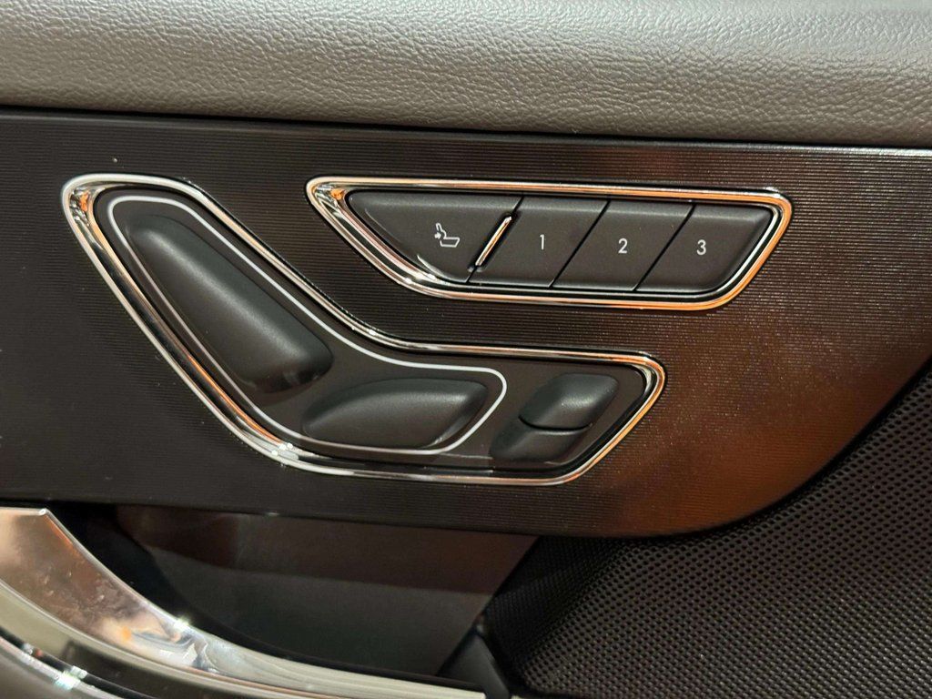 Certified Used 2022 Ceramic Pearl Metallic Tri-Coat Lincoln Grand Touring image 10