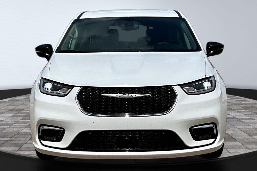 2024 Chrysler Pacifica Touring L - 2