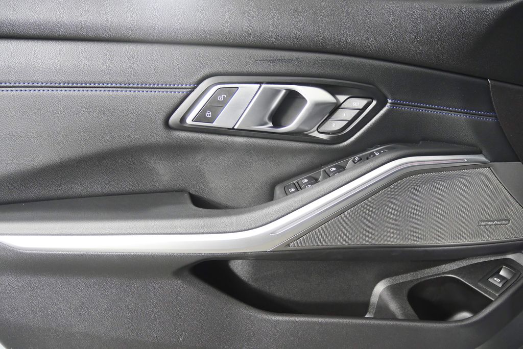 Thumbnail: 2023 BMW 3 Series - 9
