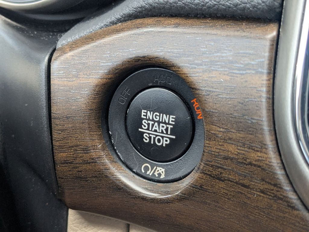 2017 Jeep Grand Cherokee Laredo
