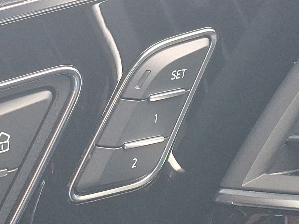 Thumbnail: 2017 Audi Q7 - 25