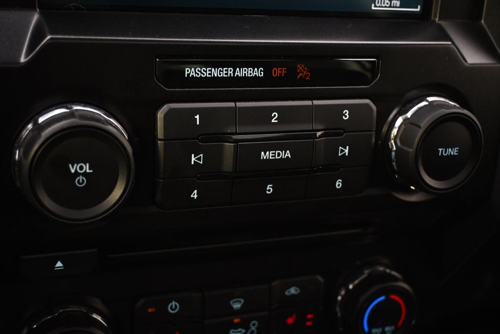 Used 2018 Silver Ford XLT image 31