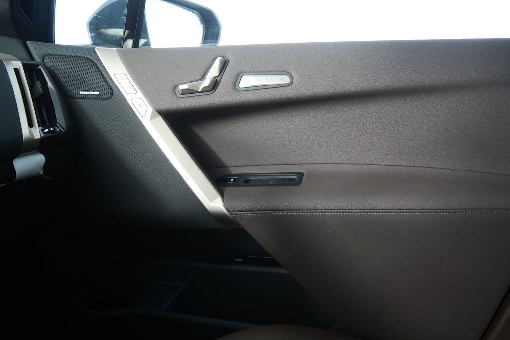 Thumbnail: 2025 BMW iX - 31