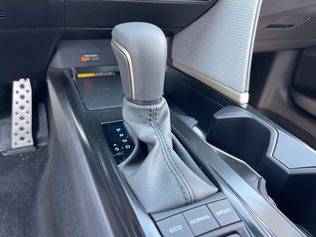 Camry Hybrid SE