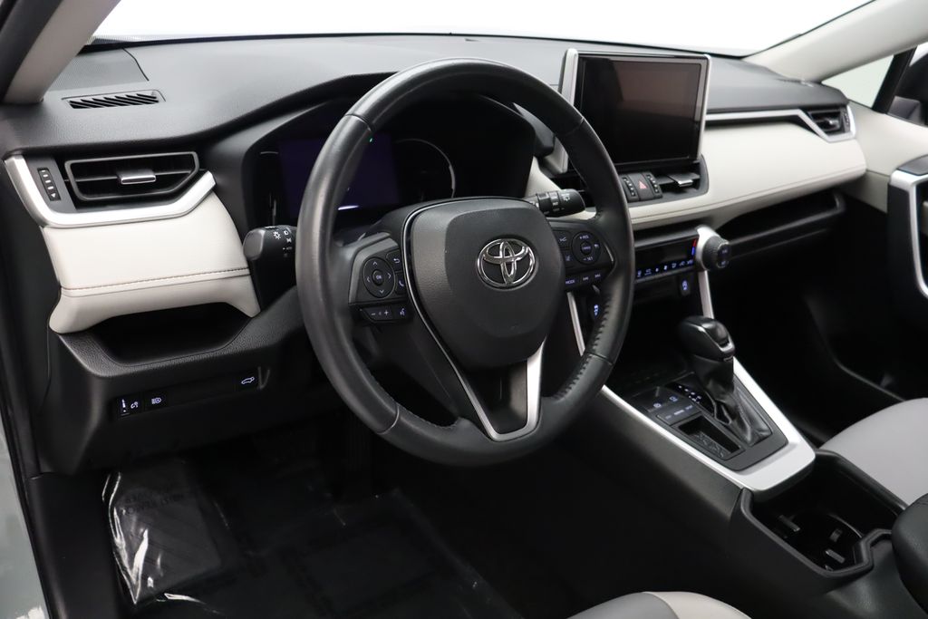 Thumbnail: 2023 Toyota RAV4 - 15