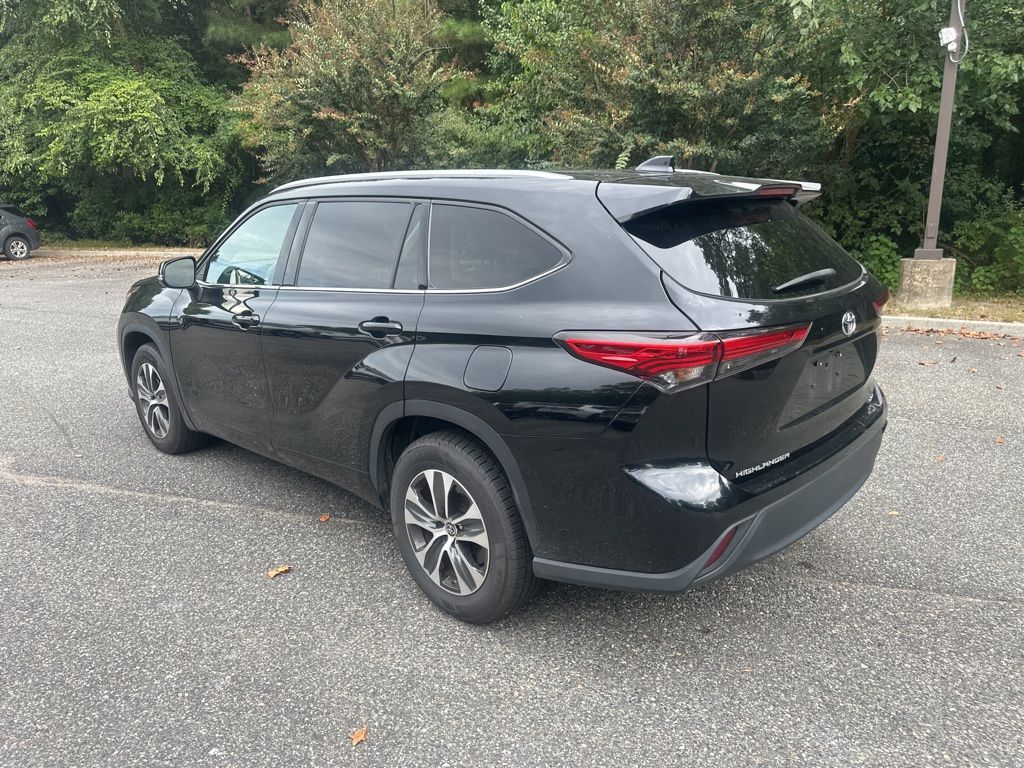 2022 Toyota Highlander XLE 16