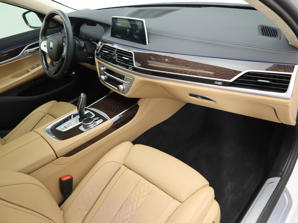 2022 BMW 7 Series 740i 18