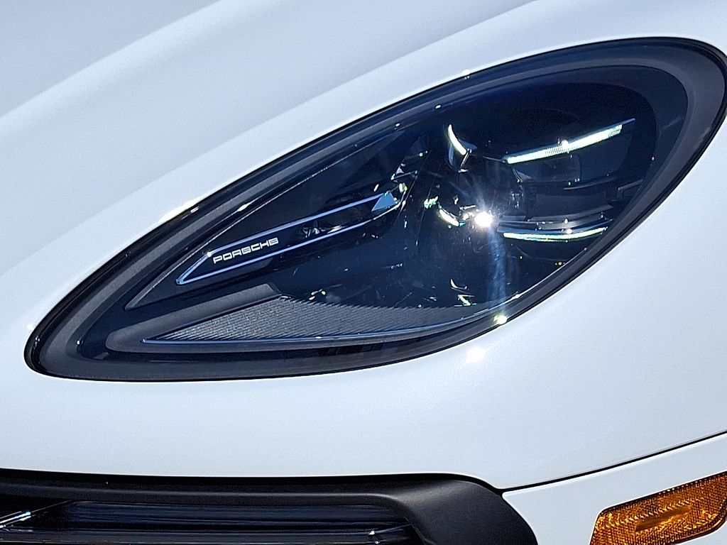 Thumbnail: 2026 Porsche Macan - 11