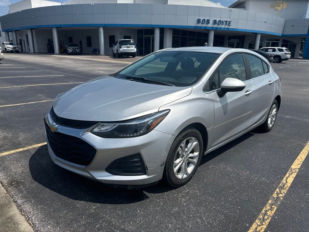 2019 Chevrolet Cruze Plata (Silver Ice Metallic) Hatchback Tracción delantera 6 velocidades Automática