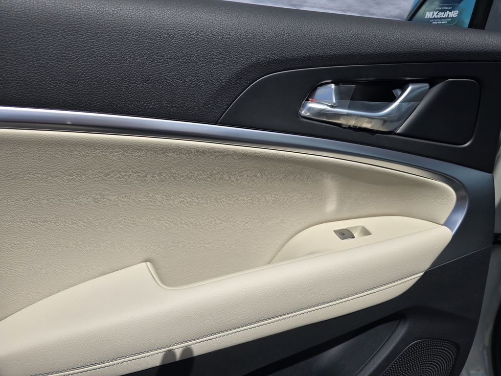 New 2026 White Genesis 2.5T image 11
