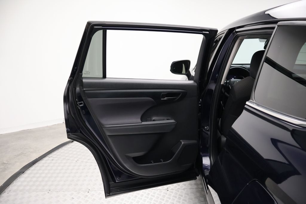 Thumbnail: 2025 Toyota Highlander - 21