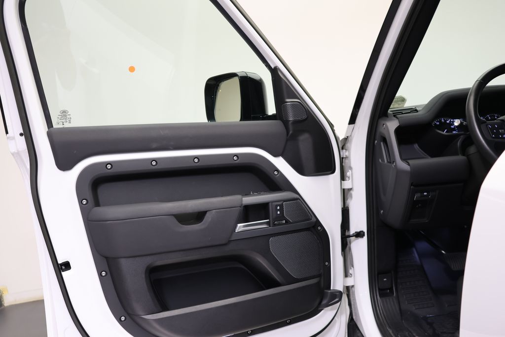 Thumbnail: 2023 Land Rover Defender - 25