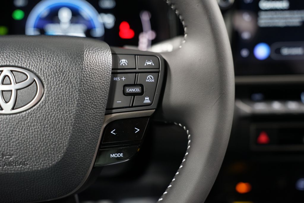 2025 Toyota Camry SE 13
