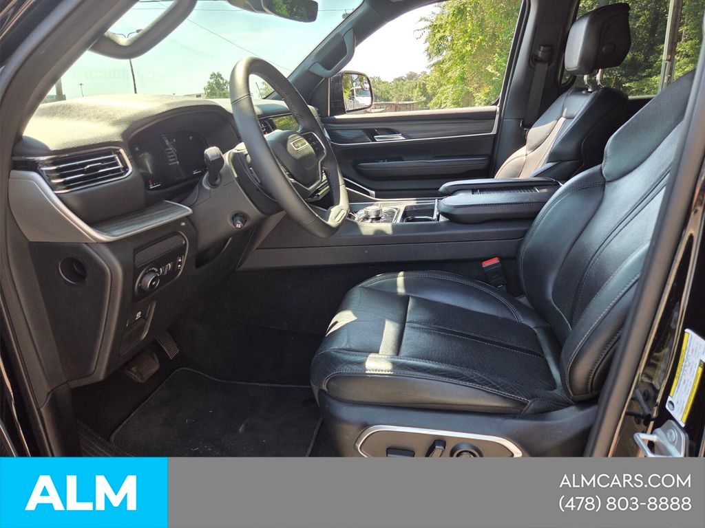 Used 2023 Black Jeep Series II image 3