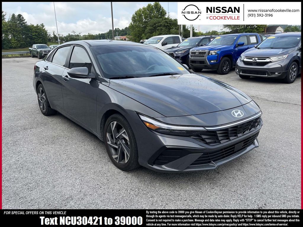 Gray 2025 Hyundai Elantra Sedan Front-Wheel Drive Continuously Variable Transmission