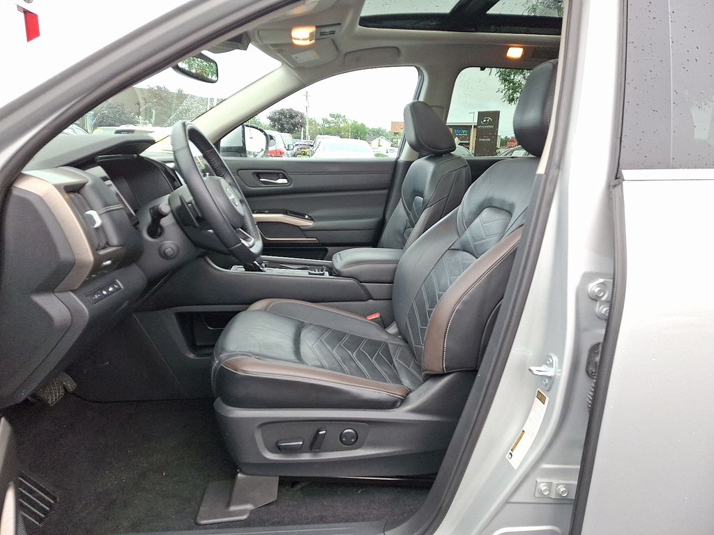 Thumbnail: 2022 Nissan Pathfinder - 14