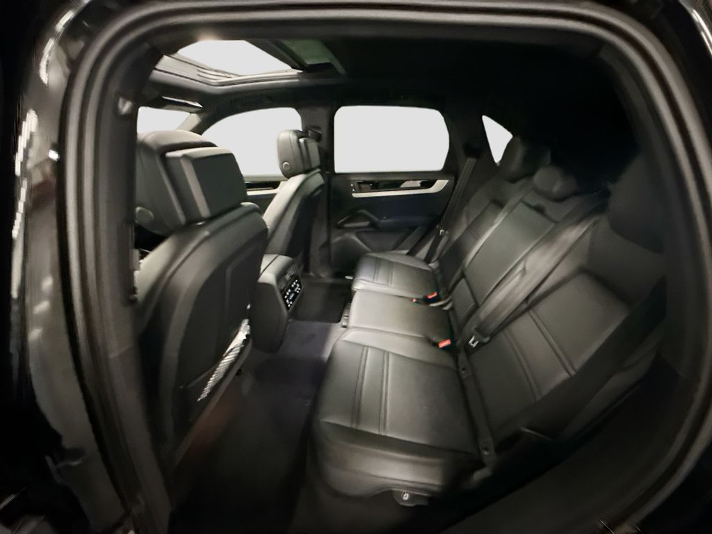 Thumbnail: 2026 Porsche Cayenne - 18