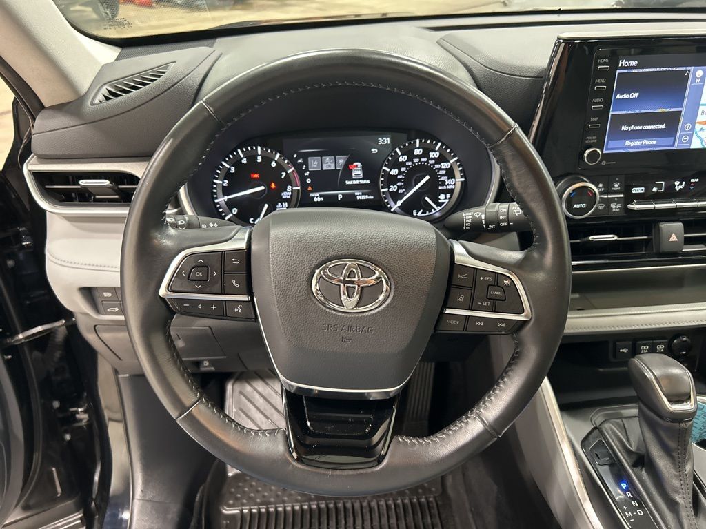 used 2021 Toyota Highlander car, priced at $34,908