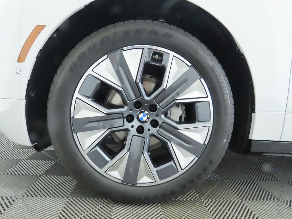 Thumbnail: 2026 BMW iX - 30