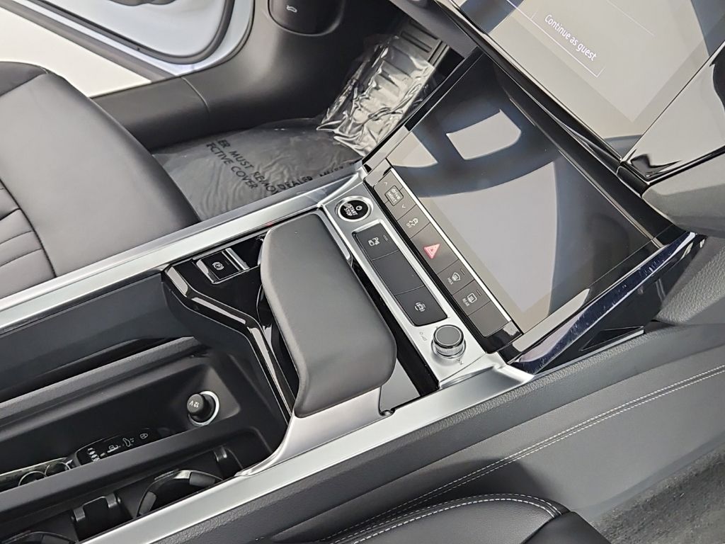 Thumbnail: 2024 Audi Q8 e-tron - 16