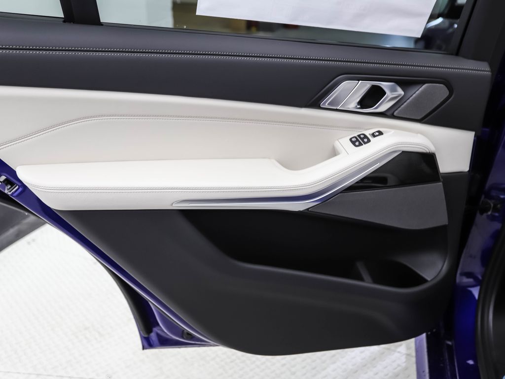 Thumbnail: 2026 BMW X7 - 19