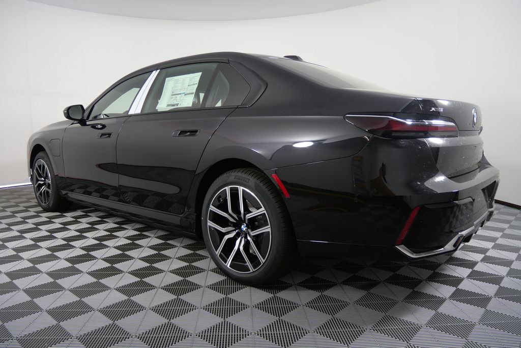 Thumbnail: 2025 BMW 7 Series - 4