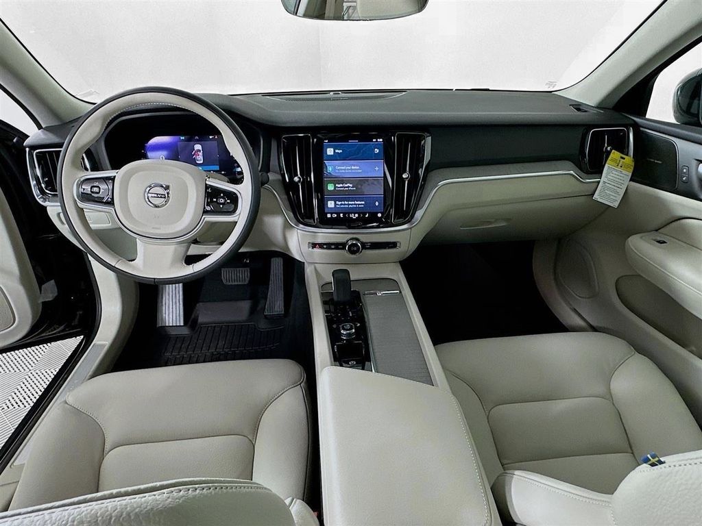 2024 Volvo S60 Plus - Photo 3