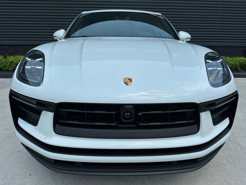Thumbnail: 2026 Porsche Macan - 7