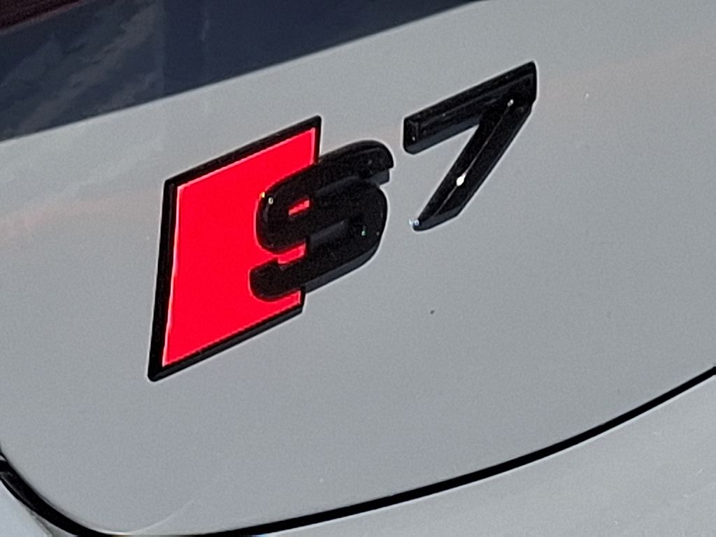 2025 Audi S7  23