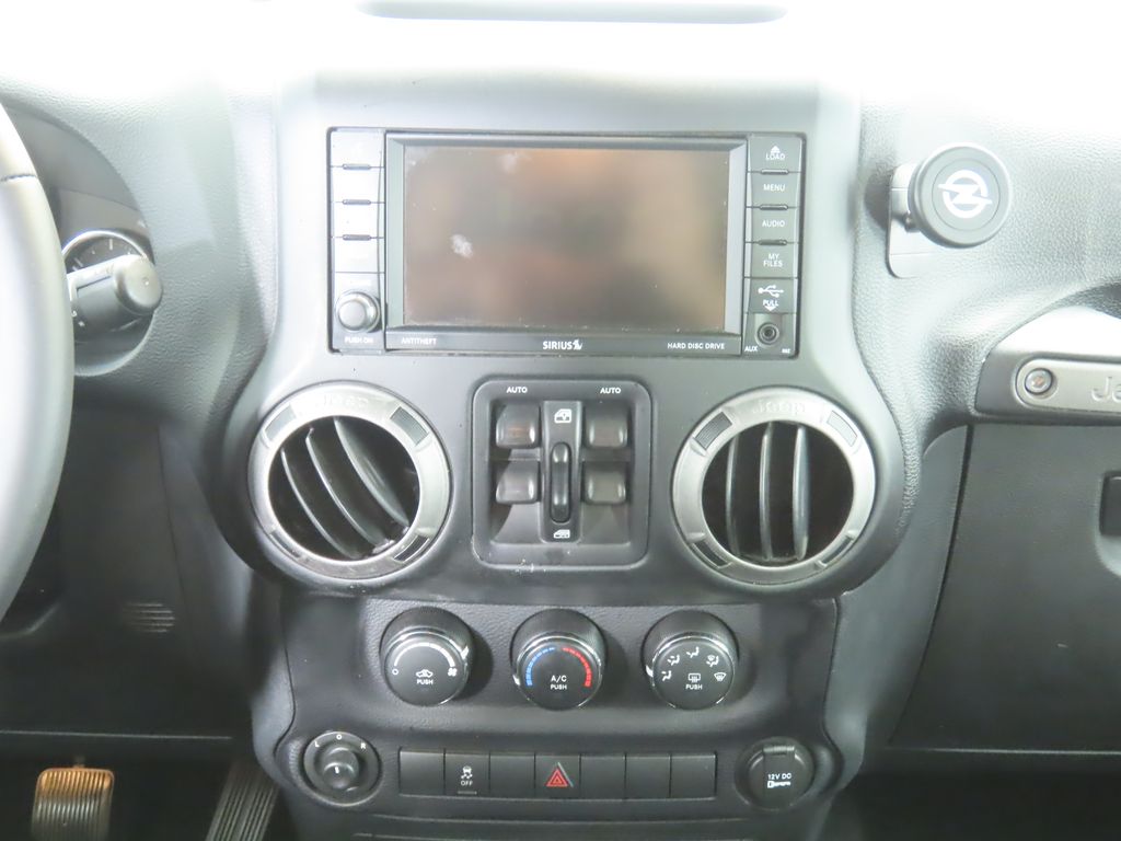 2016 Jeep Wrangler Unlimited Sport 14