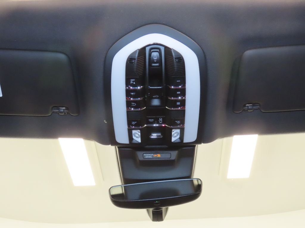 Thumbnail: 2026 Porsche Macan - 31