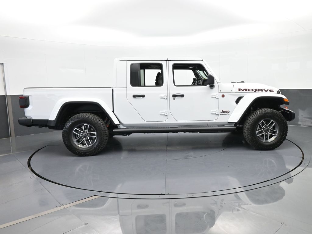 New 2026 bright white clearcoat Jeep Mojave image 7
