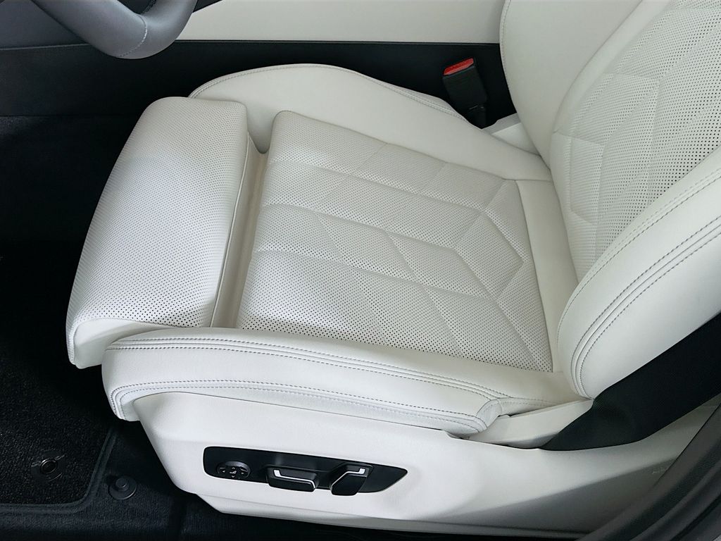 Thumbnail: 2026 BMW 5 Series - 21