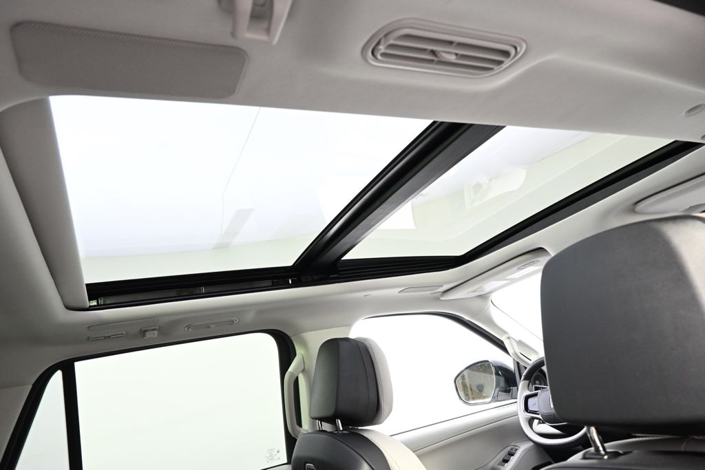 New 2026 White Lincoln Reserve image 17