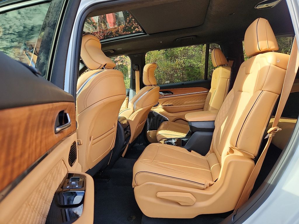 Thumbnail: 2022 Jeep Grand Cherokee L - 10