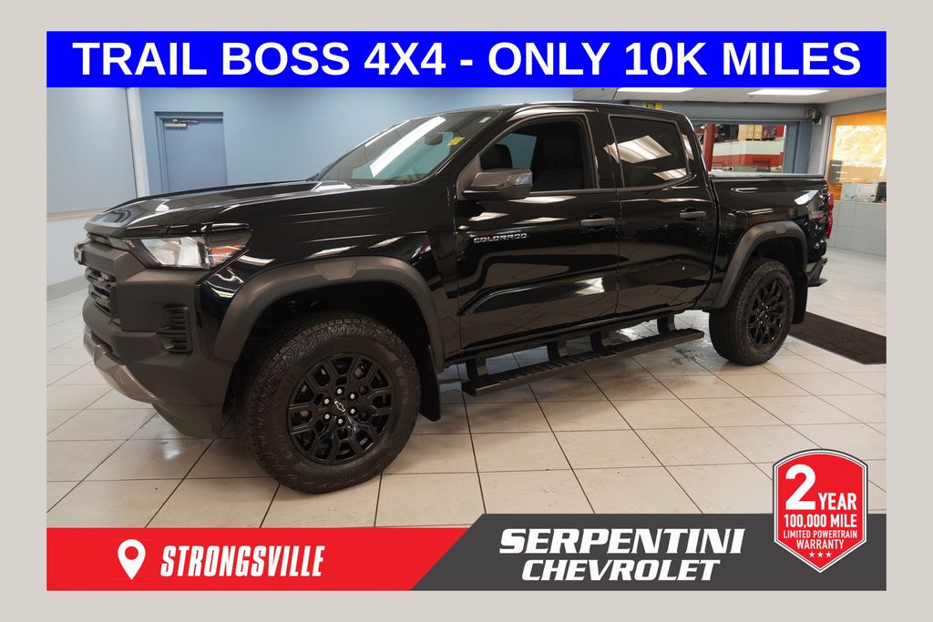 Black 2025 Chevrolet Colorado Pickup Truck Four-Wheel Drive 8-Speed Automatic